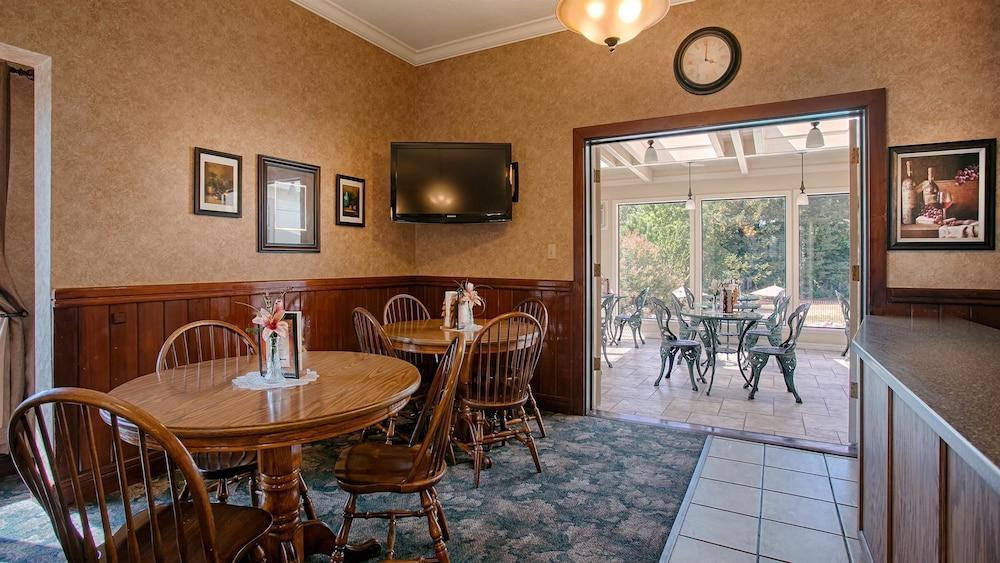 Western Humboldt House 3*