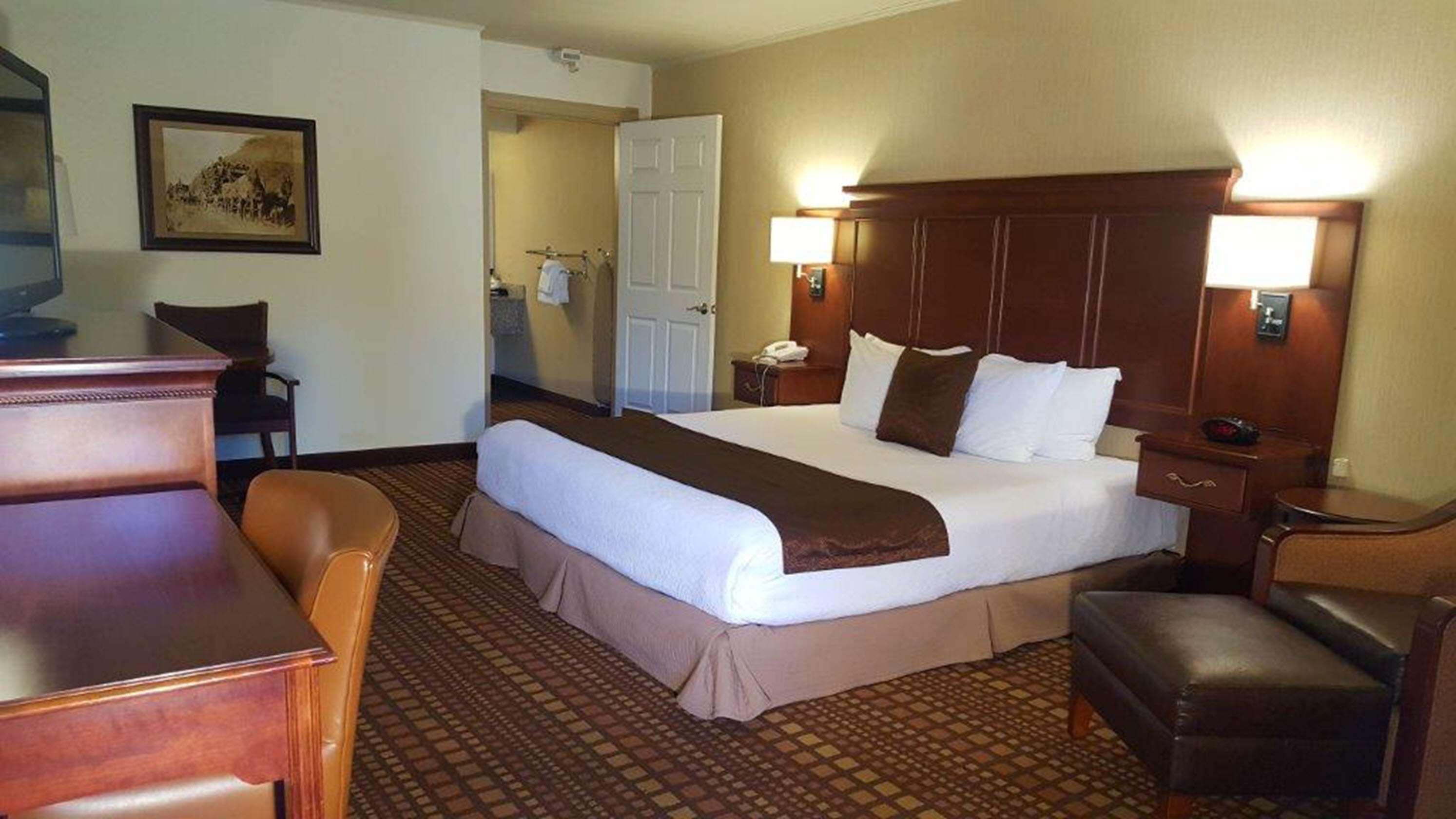 Western Humboldt House Hotel